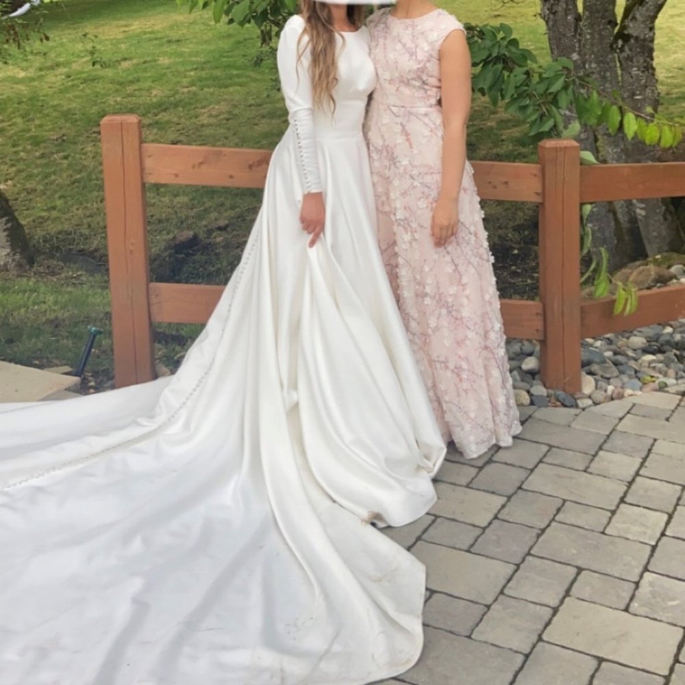***PRICE DROP!!!*** WEDDING GOWN